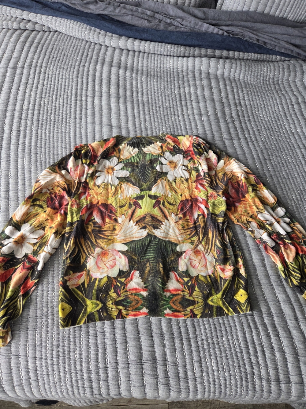 FARM Rio Green Multi Floral Button-Front Cardigan - Picture 5 of 7